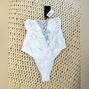 NWT Bridal NA-KD White Lace-Up Swimsuit with embroidered Flower details - size M